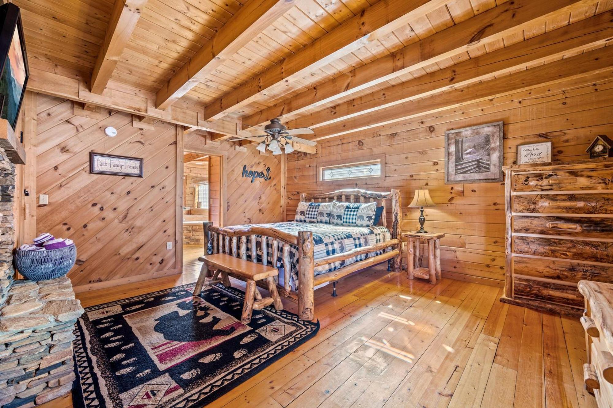 Bearfoot Pines - True Log Cabin - Wi-Fi, Hot Tub, Fishing, Deck With Views! - Mins To Pf เซอเวียร์วีล ภายนอก รูปภาพ