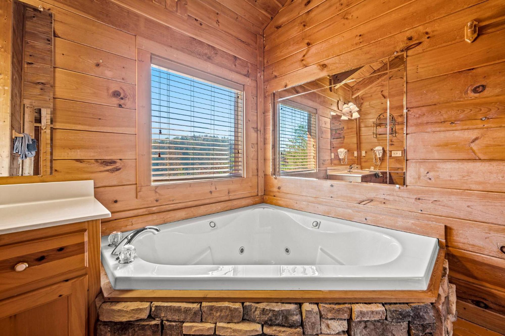 Bearfoot Pines - True Log Cabin - Wi-Fi, Hot Tub, Fishing, Deck With Views! - Mins To Pf เซอเวียร์วีล ภายนอก รูปภาพ