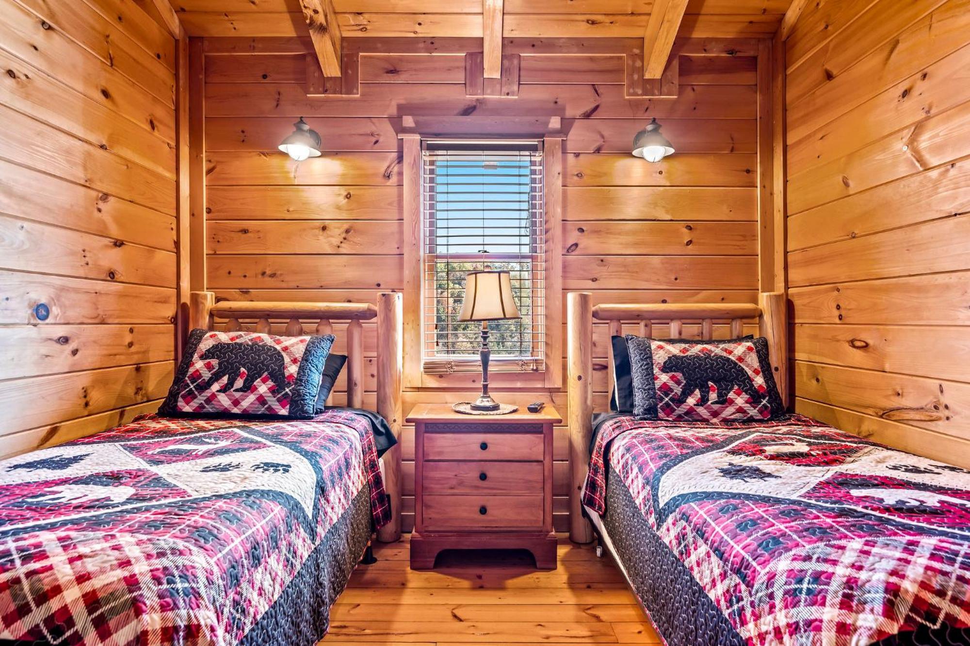 Bearfoot Pines - True Log Cabin - Wi-Fi, Hot Tub, Fishing, Deck With Views! - Mins To Pf เซอเวียร์วีล ภายนอก รูปภาพ
