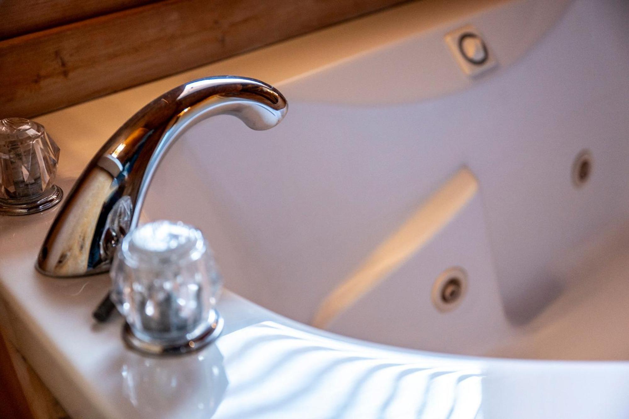 Bearfoot Pines - True Log Cabin - Wi-Fi, Hot Tub, Fishing, Deck With Views! - Mins To Pf เซอเวียร์วีล ภายนอก รูปภาพ