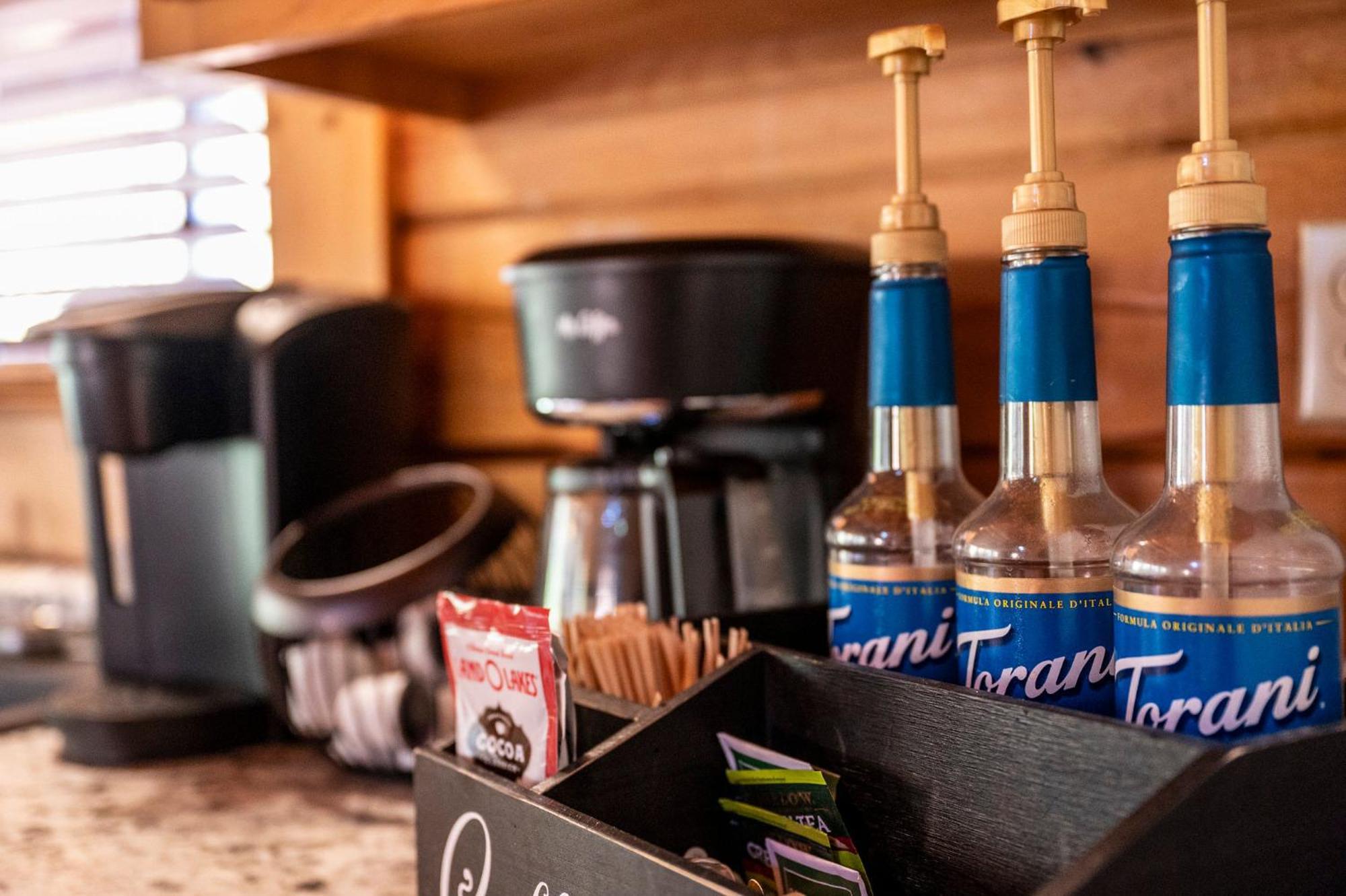 Bearfoot Pines - True Log Cabin - Wi-Fi, Hot Tub, Fishing, Deck With Views! - Mins To Pf เซอเวียร์วีล ภายนอก รูปภาพ