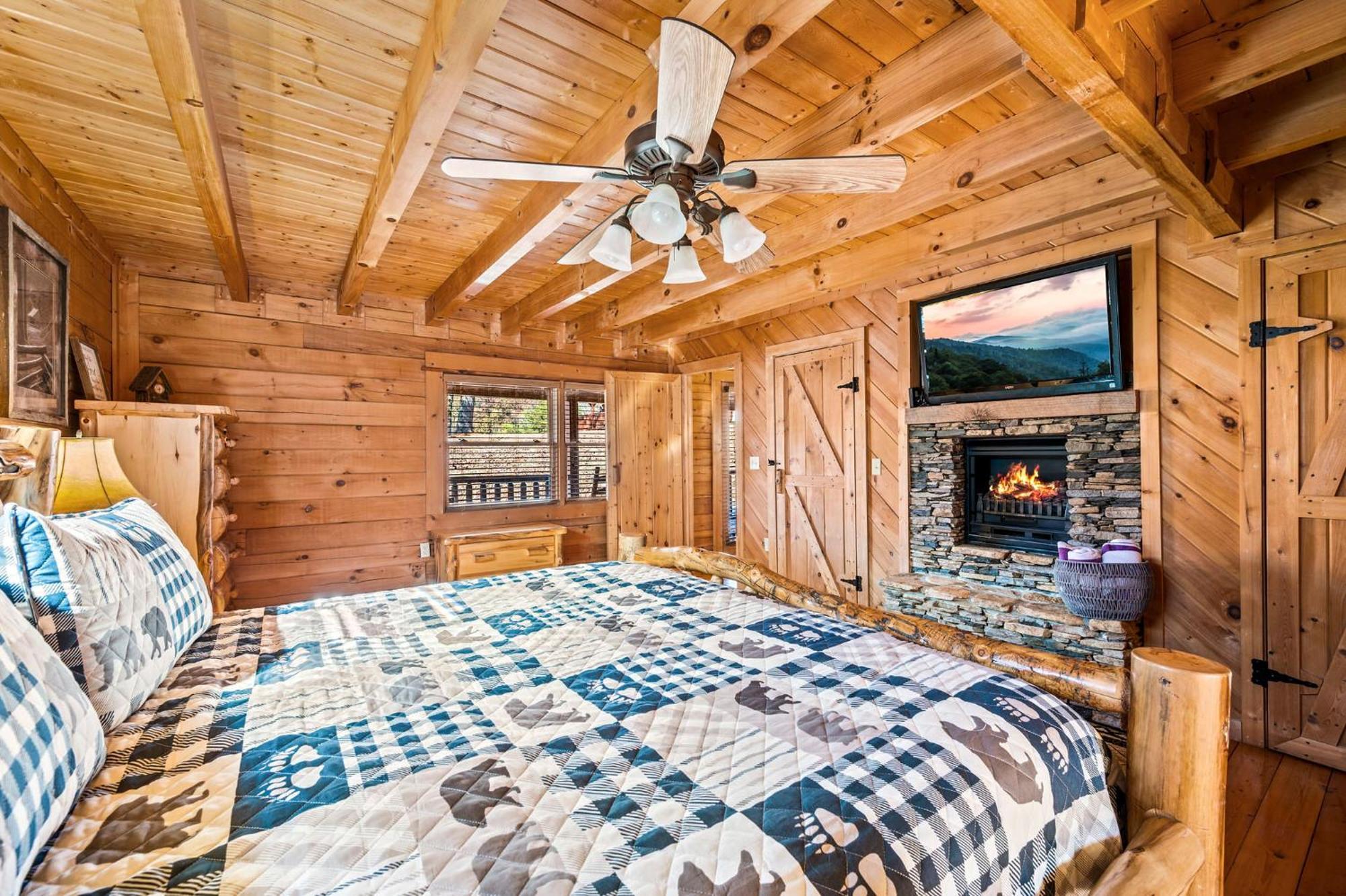 Bearfoot Pines - True Log Cabin - Wi-Fi, Hot Tub, Fishing, Deck With Views! - Mins To Pf เซอเวียร์วีล ภายนอก รูปภาพ