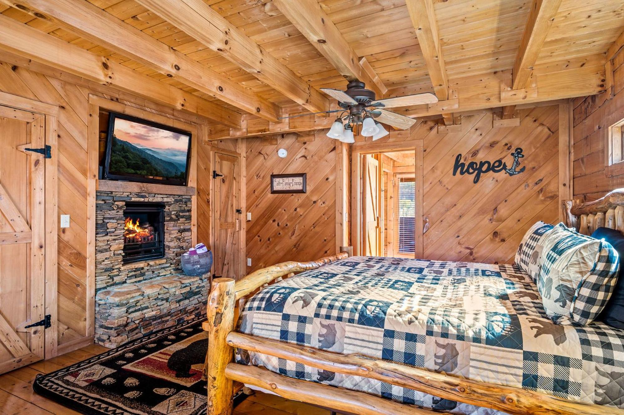 Bearfoot Pines - True Log Cabin - Wi-Fi, Hot Tub, Fishing, Deck With Views! - Mins To Pf เซอเวียร์วีล ภายนอก รูปภาพ