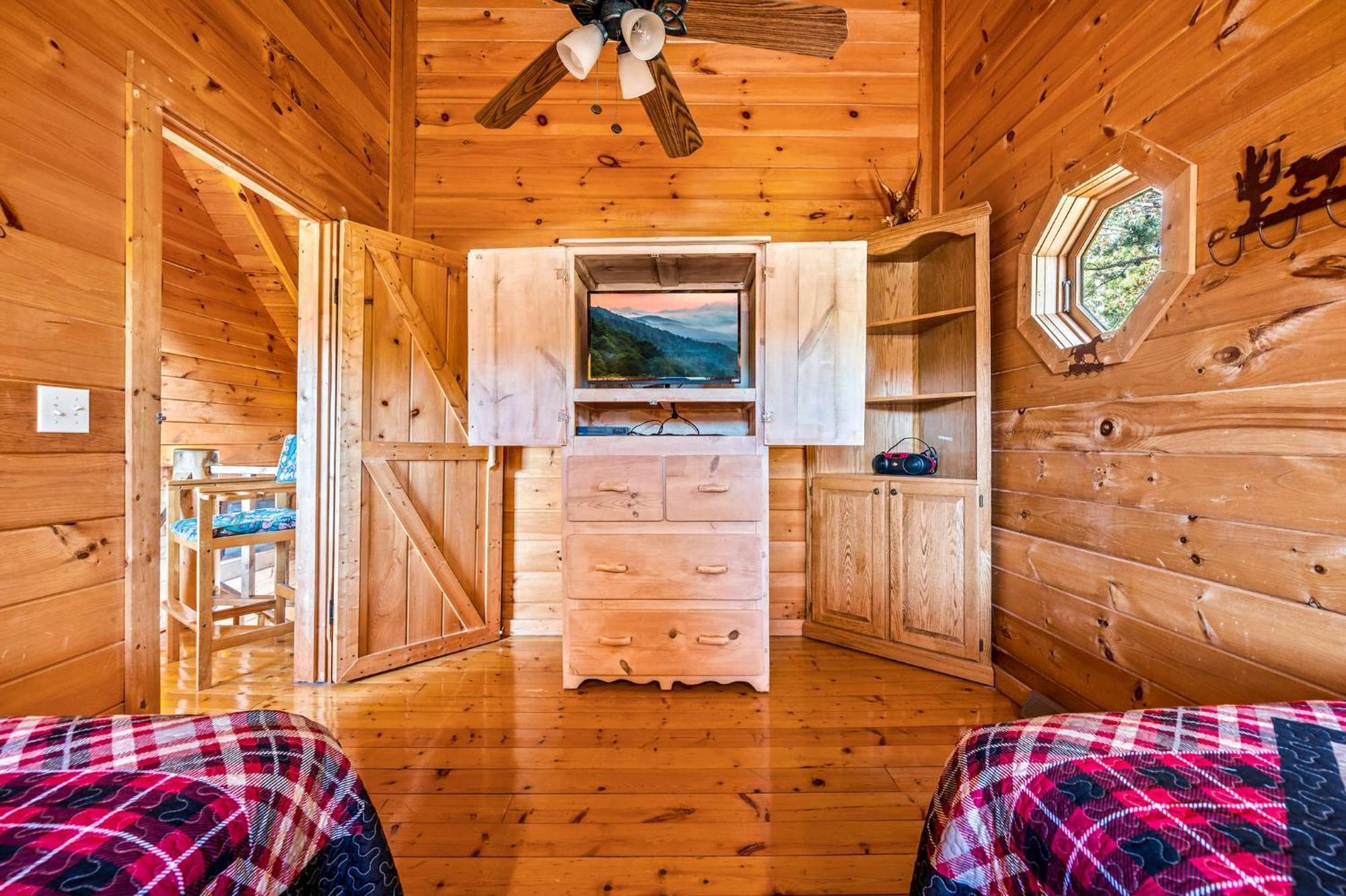 Bearfoot Pines - True Log Cabin - Wi-Fi, Hot Tub, Fishing, Deck With Views! - Mins To Pf เซอเวียร์วีล ภายนอก รูปภาพ