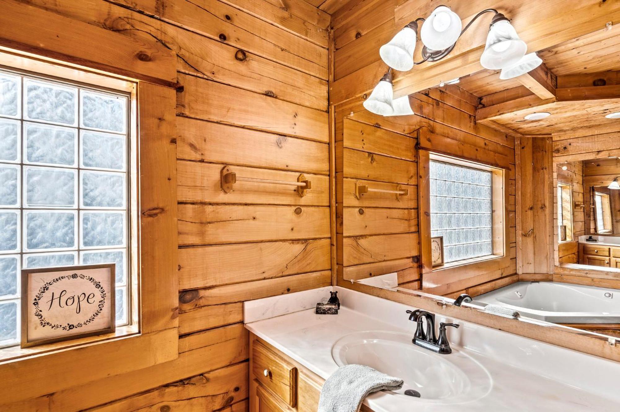 Bearfoot Pines - True Log Cabin - Wi-Fi, Hot Tub, Fishing, Deck With Views! - Mins To Pf เซอเวียร์วีล ภายนอก รูปภาพ