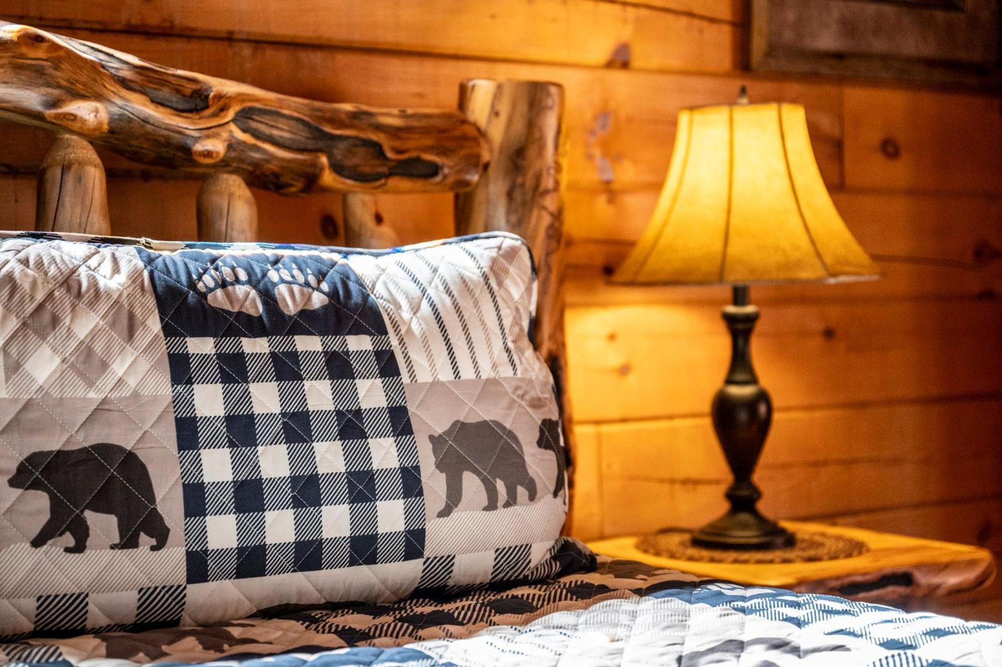 Bearfoot Pines - True Log Cabin - Wi-Fi, Hot Tub, Fishing, Deck With Views! - Mins To Pf เซอเวียร์วีล ภายนอก รูปภาพ